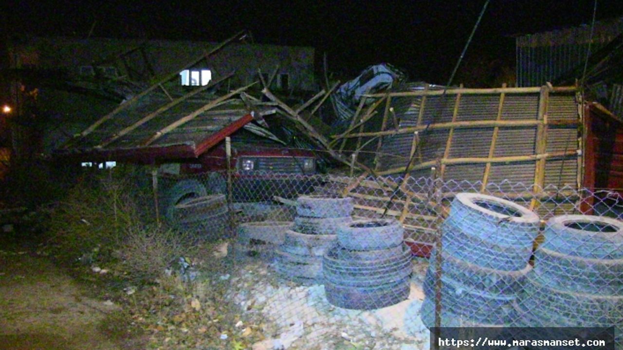 Kahramanmaraş'ta şiddetli rüzgar nedeniyle apartmanın çatısı uçtu