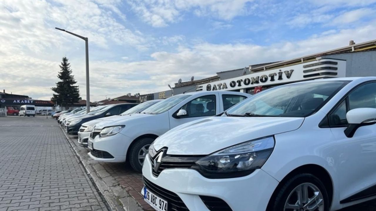 Döviz kuru düştü, ikinci el araçlar direniyor
