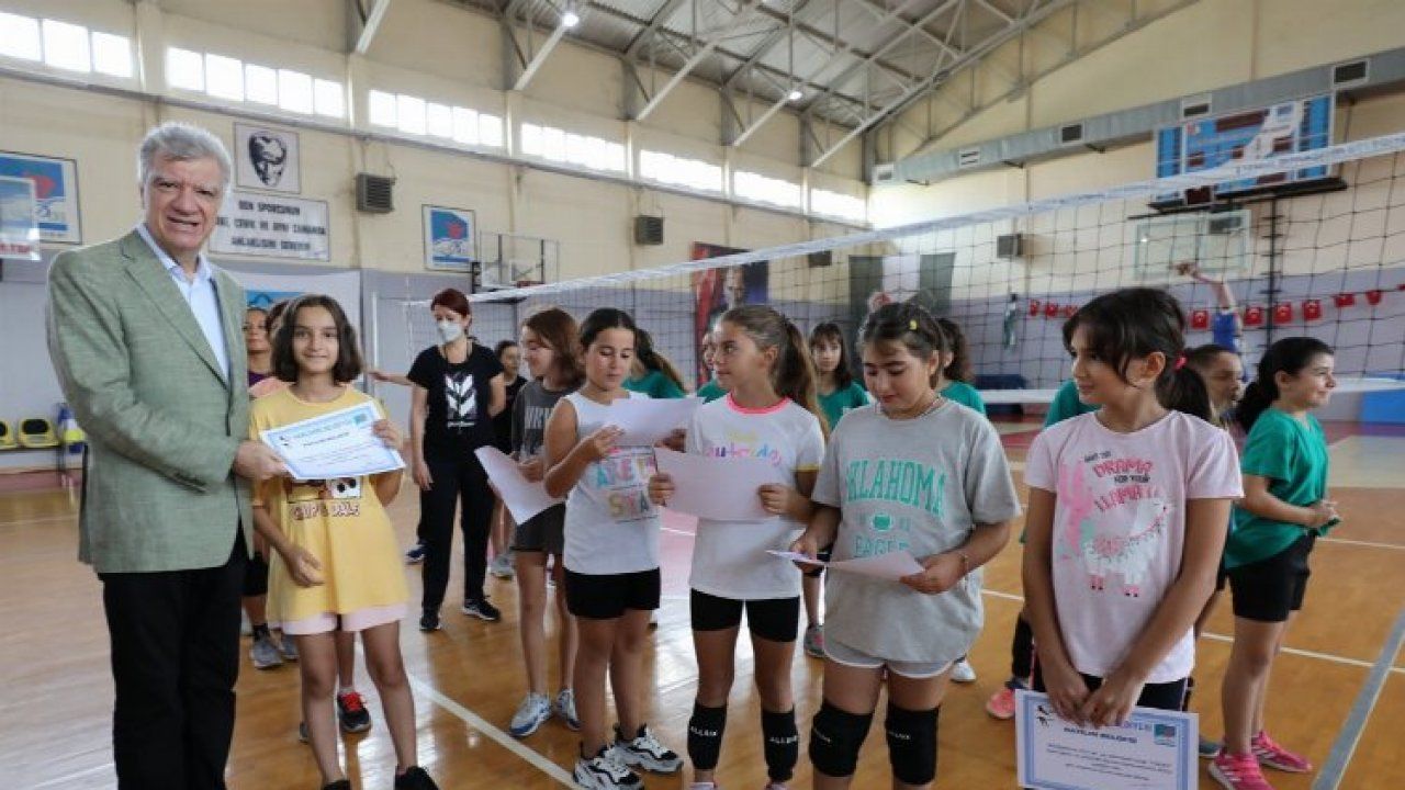 Genç sporcular İzmir Narlıdere'de yetişiyor