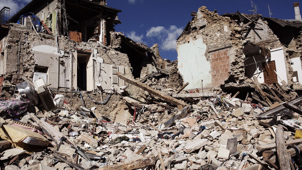Ökkeş Buğra Dalkıran: Deprem İçin Yapılarımızı Kontrol Ettirmeliyiz
