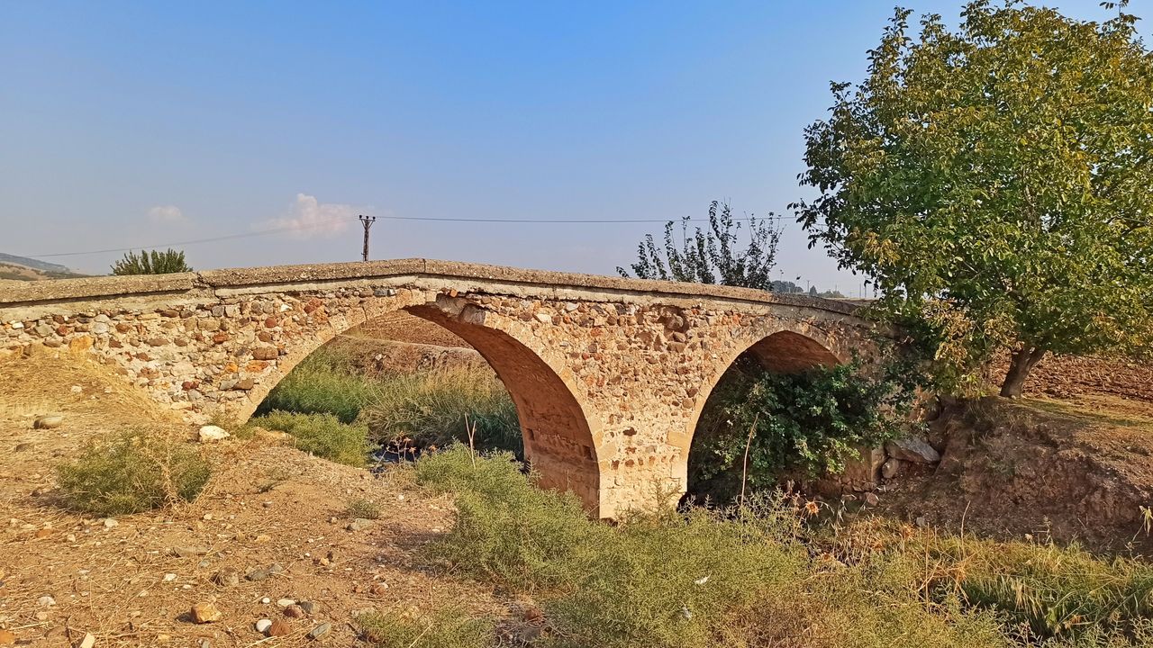 Tarihi Danışman Köprüsü Dimdik Ayakta