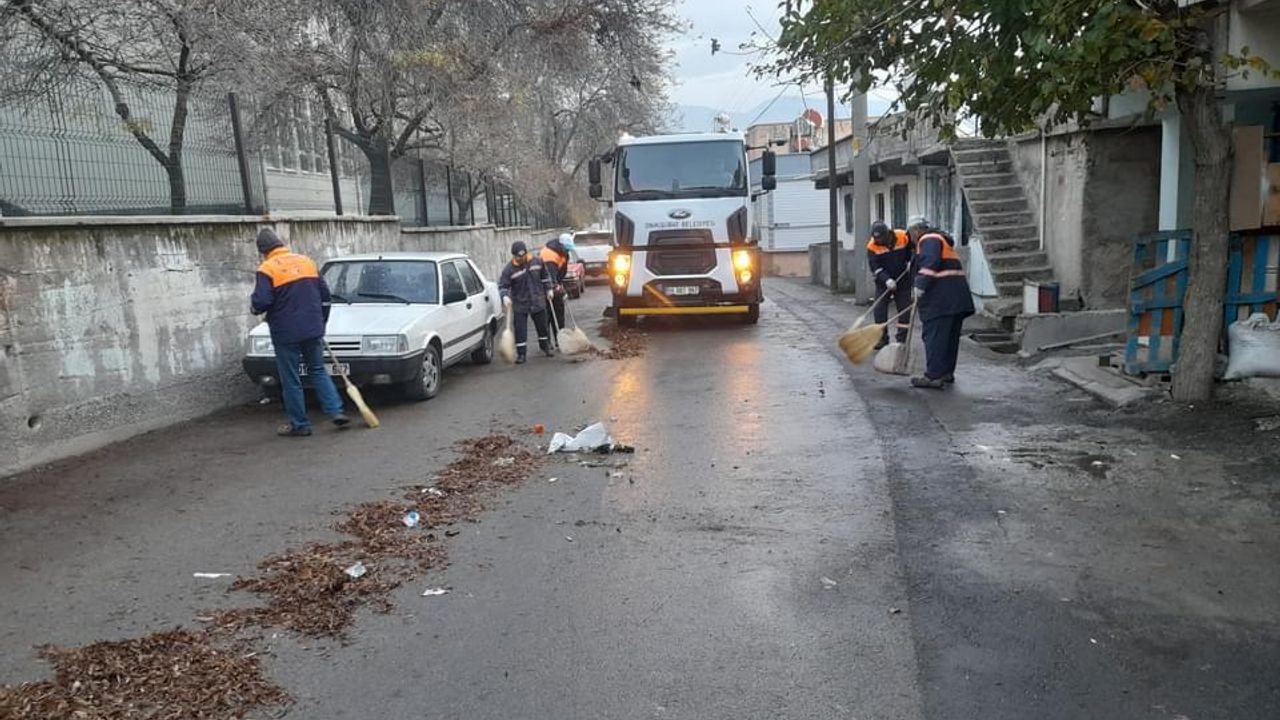 Onikişubat Belediyesi’nin temizlik hamlesiyle mahalle ve sokaklar pırıl pırıl