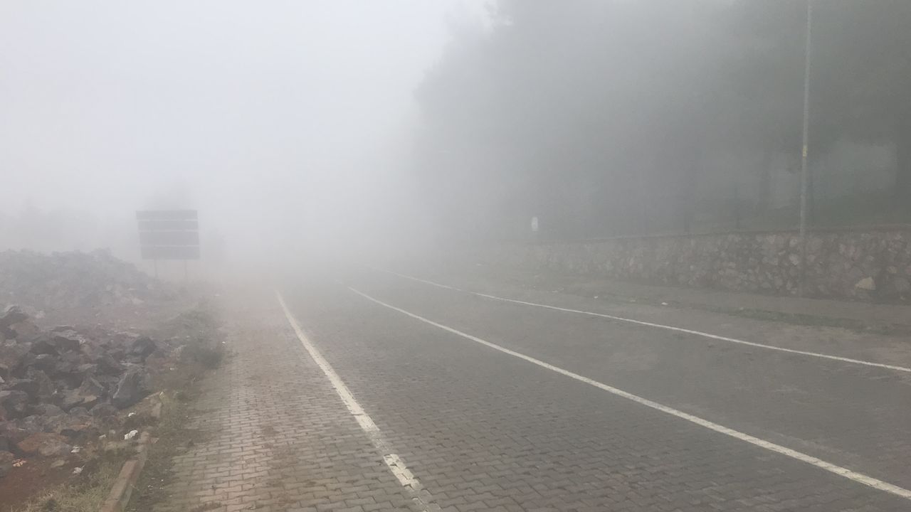 Kahramanmaraş'ta sis nedeniyle görüş mesafesi 20 metreye düştü