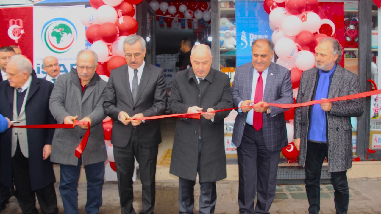 Kahramanmaraş'ta ihtiyaç sahiplerinin faydalanabileceği "geçici giyim mağazası" açıldı