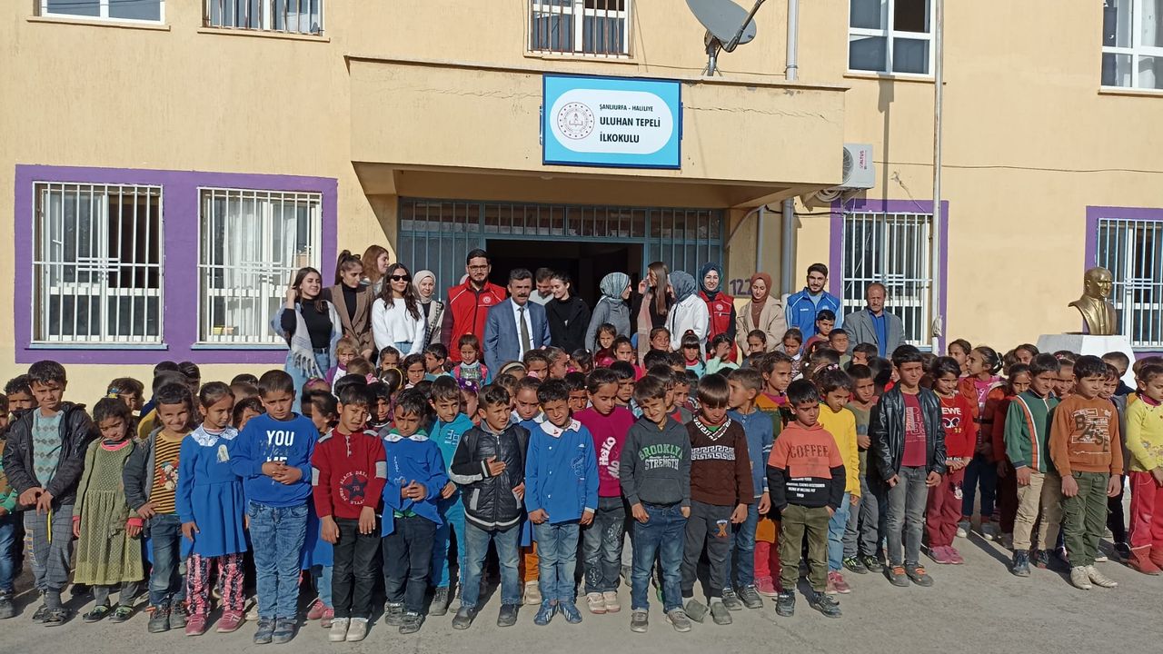 Kahramanmaraş'tan Şanlıurfa'daki 800 öğrenciye kışlık giysi ve kırtasiye malzemesi desteği