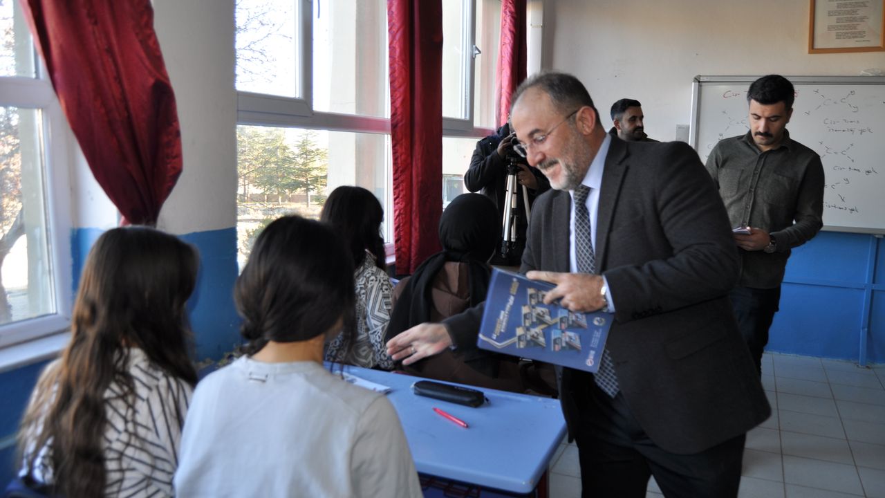 Afşin Belediyesi'nden sınavlara hazırlanan öğrencilere destek