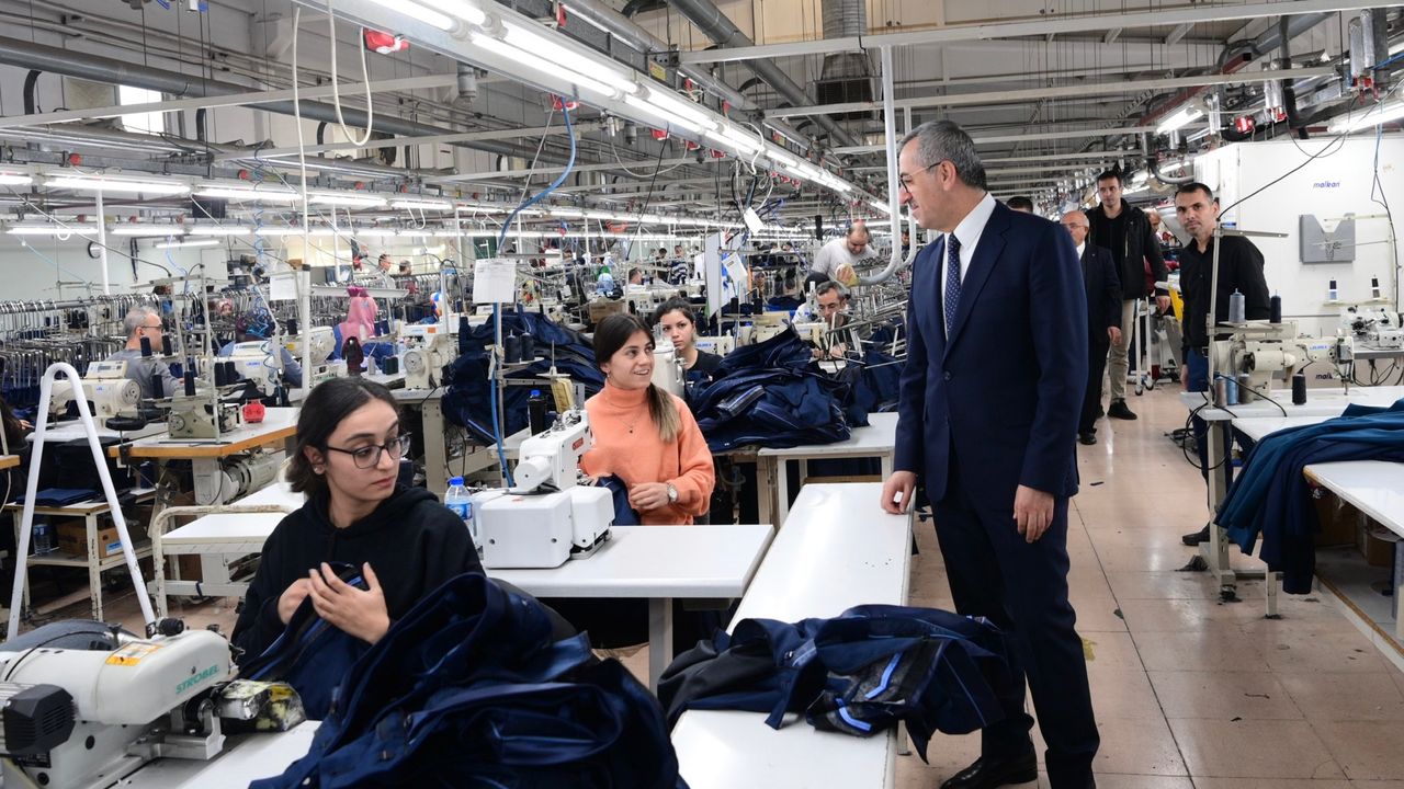 Başkan Güngör, Fabrika Çalışanlarıyla Bir Araya Geldi