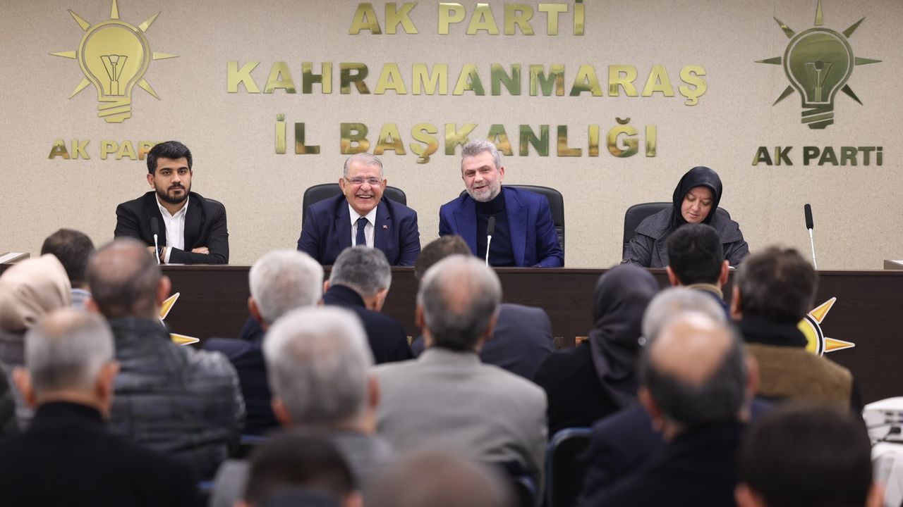 Başkan Mahçiçek, AK Parti teşkilatına 8 yıllık yatırım ve projeler ile hedefleri anlattı