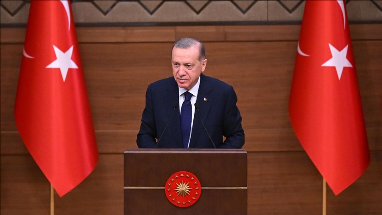 Cumhurbaşkanı Erdoğan: (Twitter) Türkiye'yi sansürle suçlayanlar, sansürün daniskasını yapanlar için tek kelime etmiyor