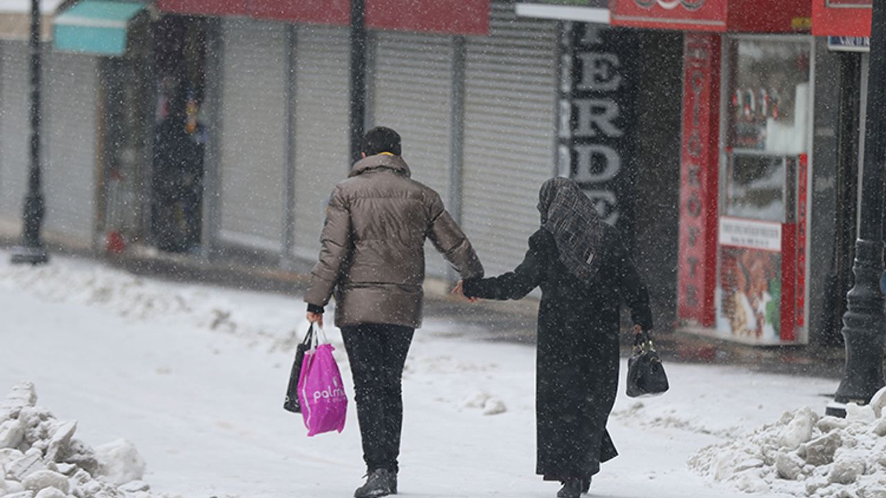 Kahramanmaraş'ta kar yağışı etkili oluyor!