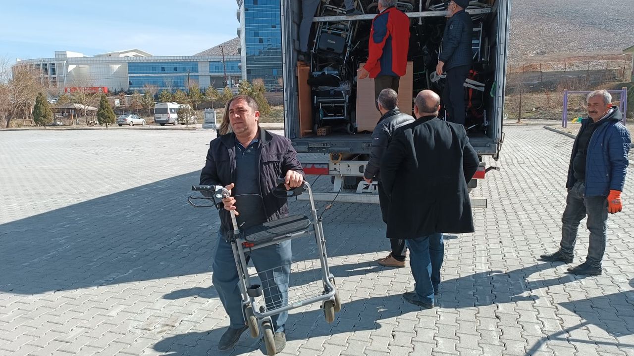 Almanya'dan gönderilen medikal yardım malzemeleri Türkiye'ye ulaştı