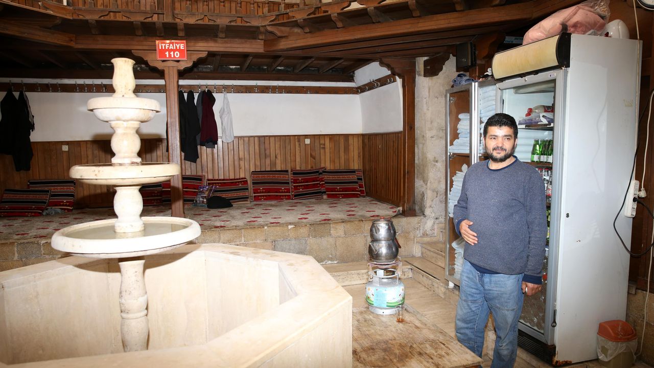 Kahramanmaraş'ta depremde hasar görmeyen tarihi Çukur Hamamı hizmete devam ediyor