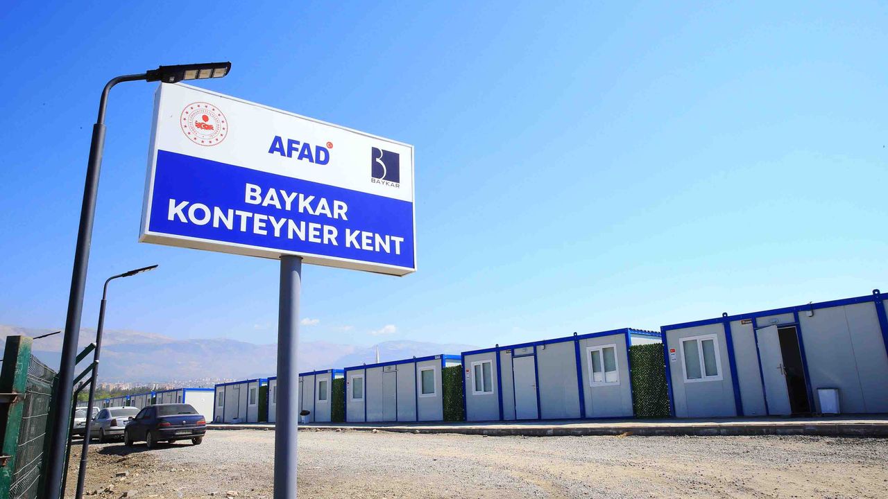 Baykar'ın  kurduğu 520 konteyner depremzedelere teslim edildi