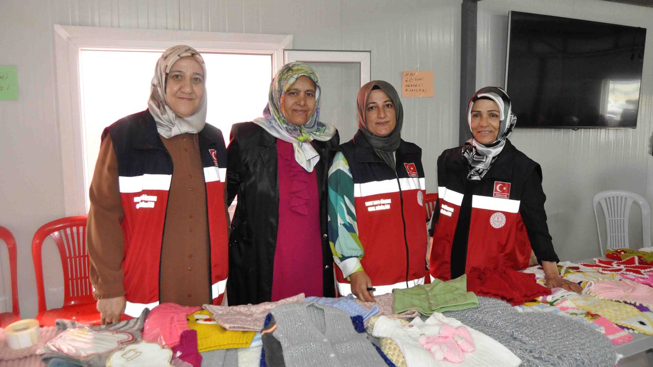 Afşin'de depremzede kadınlar, kermesle aile bütçesine katkı sağladı