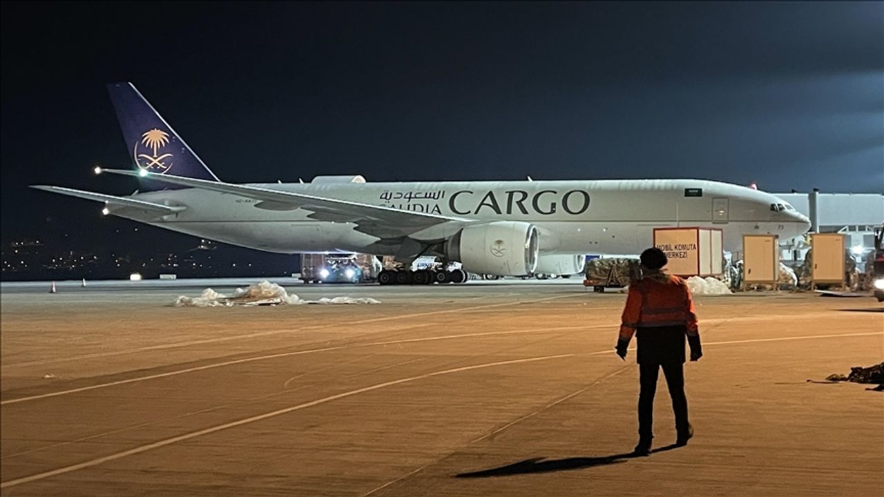 Suudi Arabistan, depremzedeler için 19'uncu yardım uçağını gönderdi