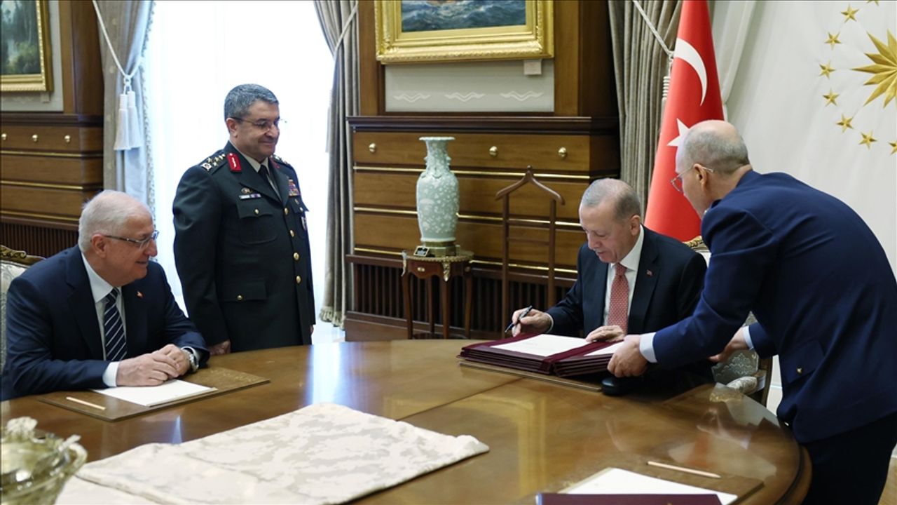 Cumhurbaşkanı Erdoğan YAŞ kararlarını imzaladı