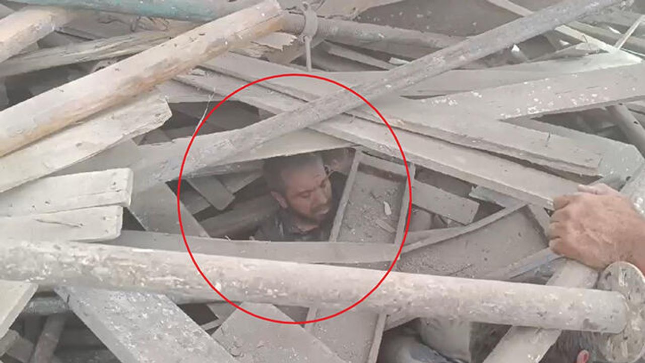 Cami inşaatının iskelesi çöktü: 4 işçi yaralı