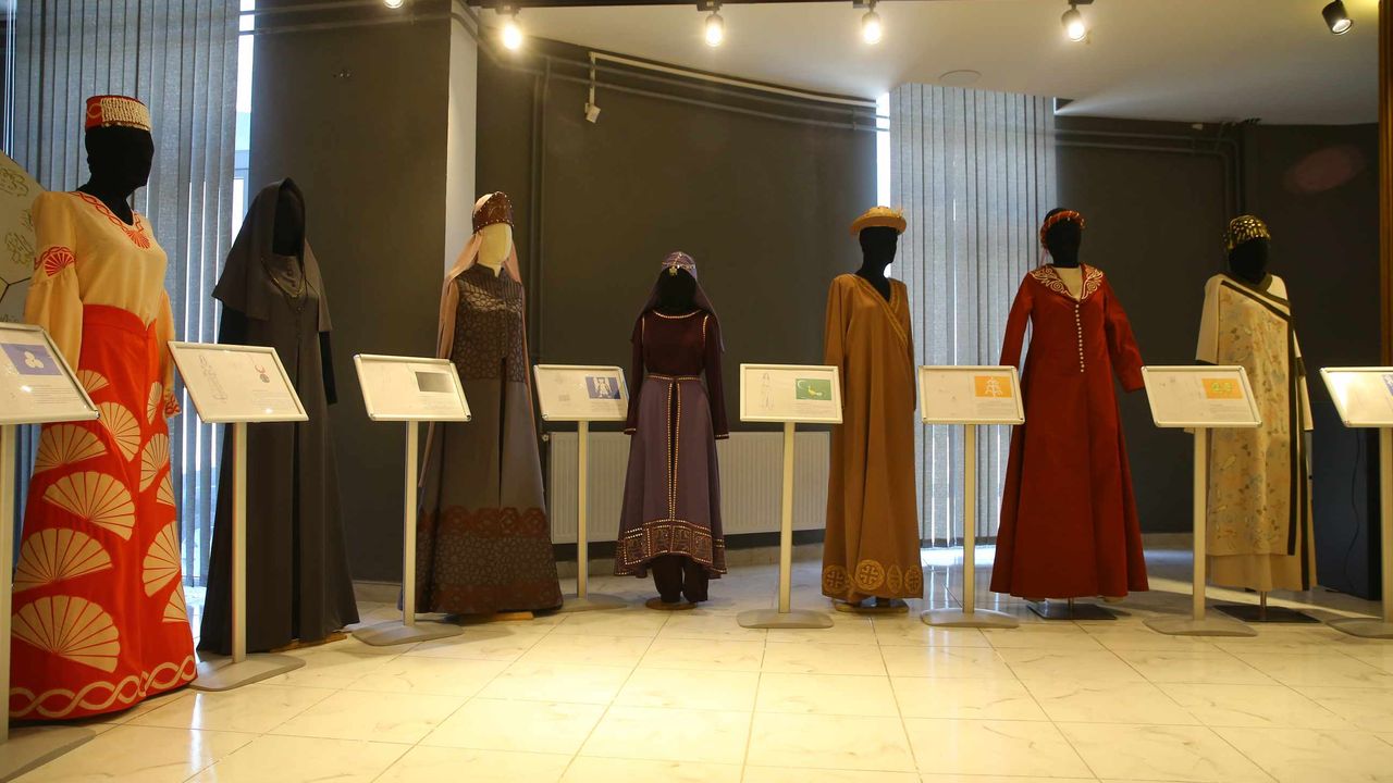 16 Türk devletinde kadınların giydiği kıyafetler yeniden tasarlandı