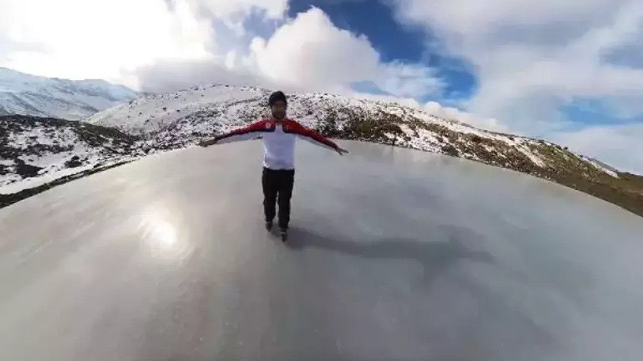 3 bin 549 rakımlı Keşiş Dağı'ndaki gölette buz pateni