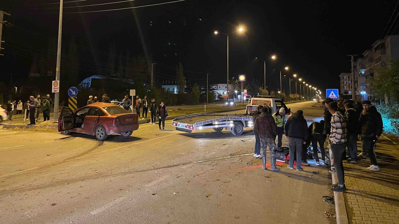 Kahramanmaraş'ta otomobil ile motosiklet çarpıştı: 2 ağır yaralı