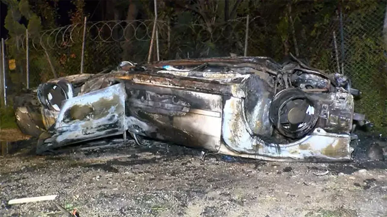 Kavşakta takla atıp yanan otomobilin sürücüsü olay yerinden kaçtı