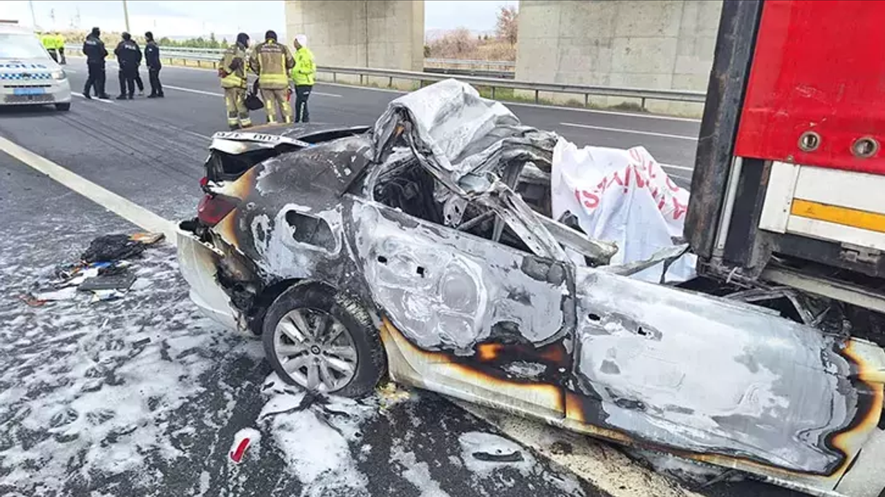 TIR'a çarpıp yanan otomobilin sürücüsü öldü