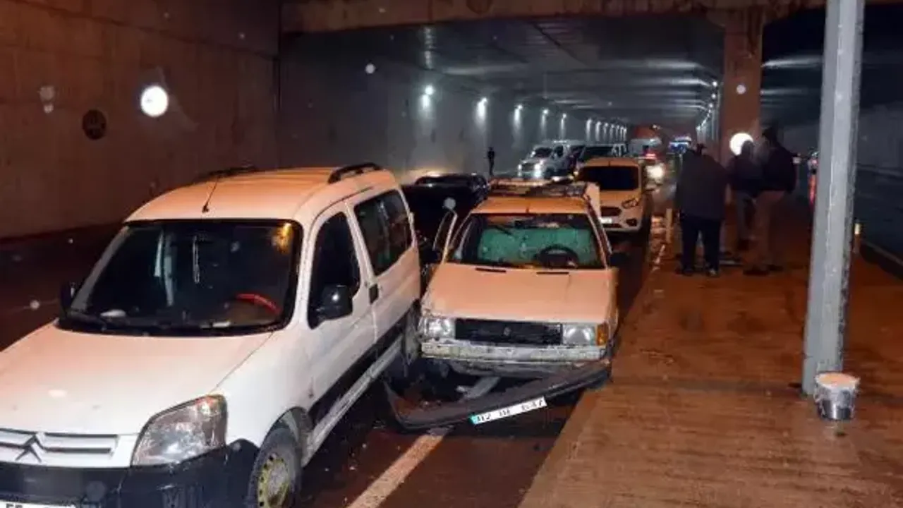 Kahramanmaraş'ta 7 ayrı kazada 18 araç birbirine girdi