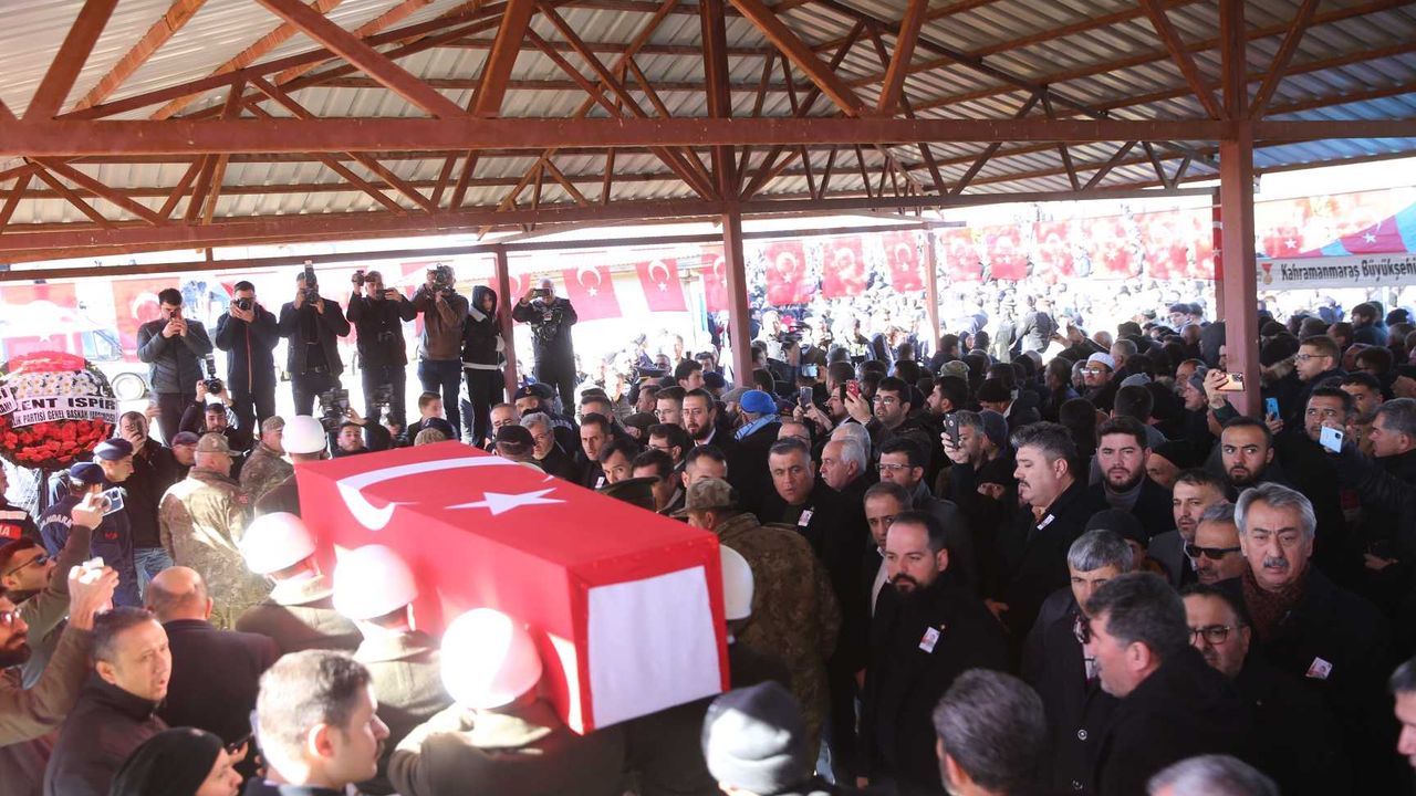 Şehit Emrullah Gülmez, Kahramanmaraş'ta son yolculuğuna uğurlandı