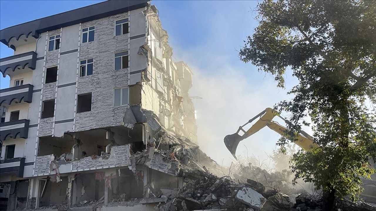 Kahramanmaraş'ta ağır hasarlı binaların yıkım oranı yüzde 85'e ulaştı