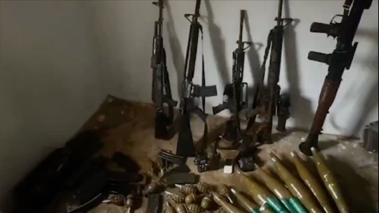 Teröristlere ait çok sayıda silah ve mühimmat ele geçirildi
