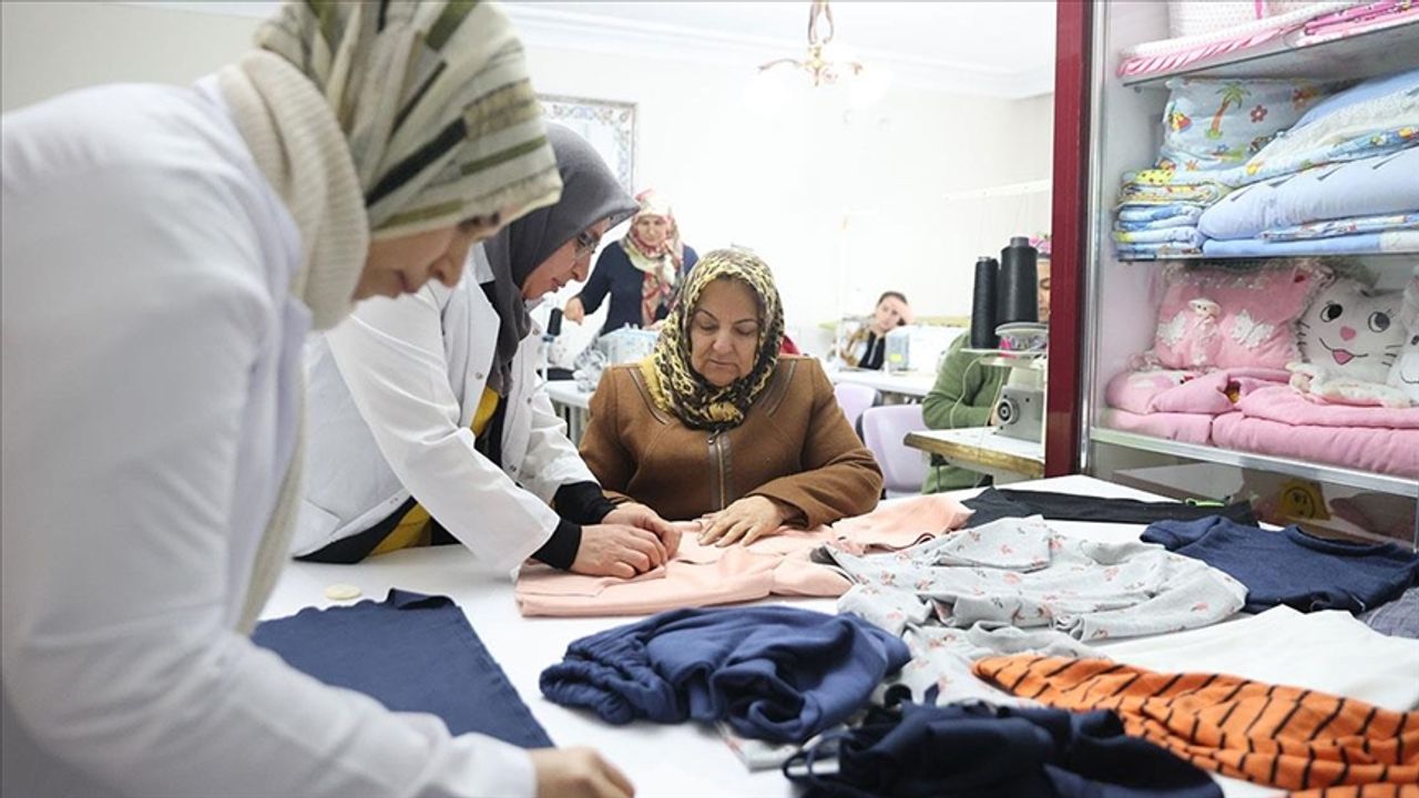 Depremde yakınlarını kaybeden kadınlar mesleki kurslarla hayata tutunuyor