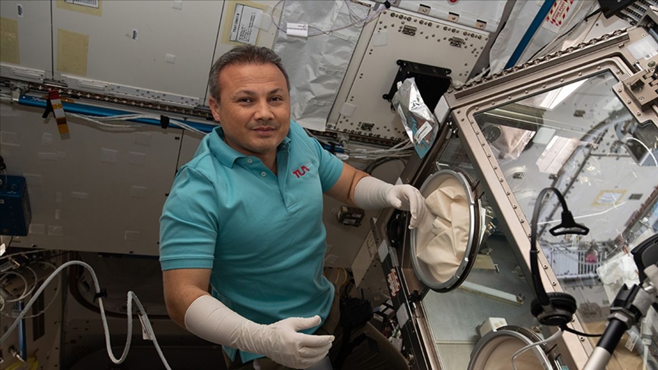 Astronot Gezeravcı "MİYOKA" deneyini hayata geçirdi