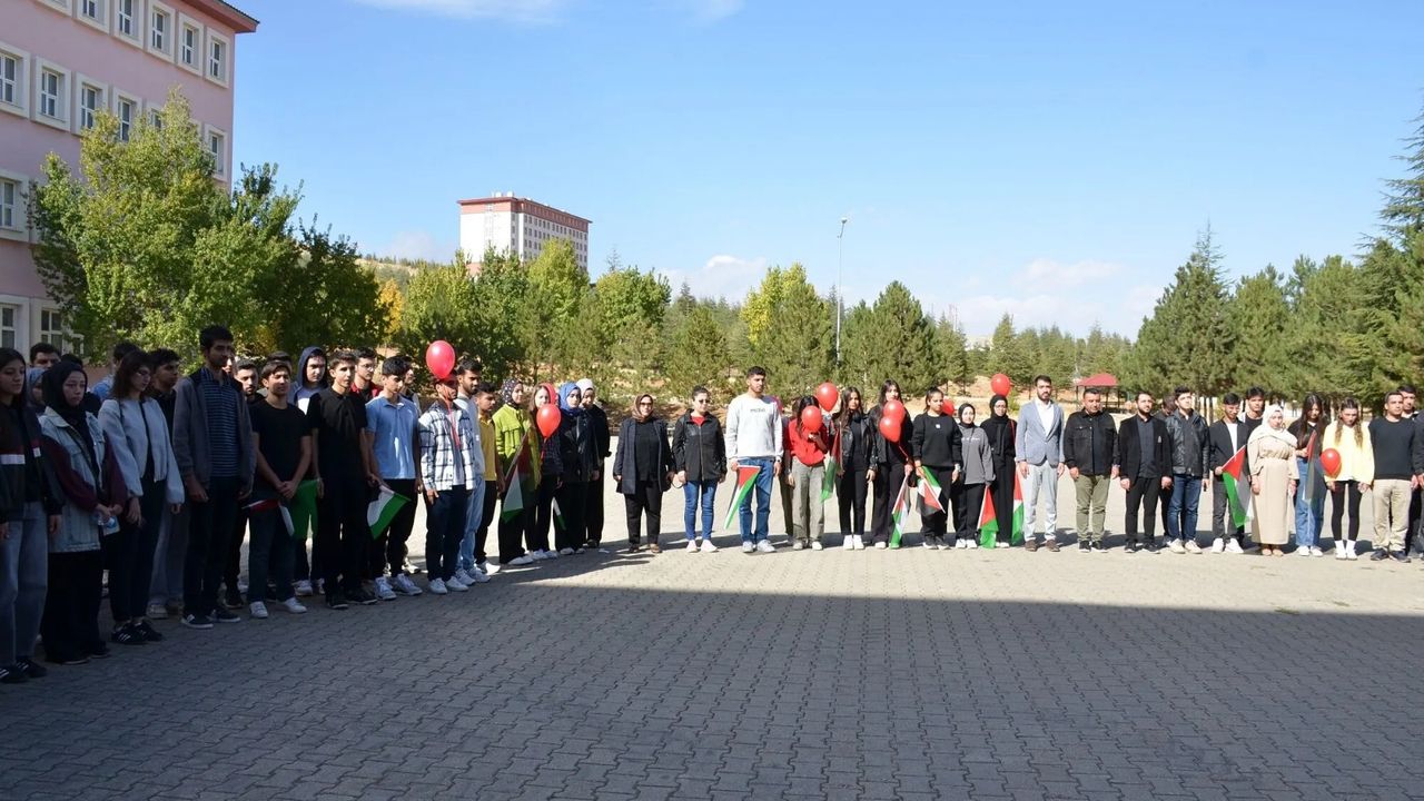 Afşin Sağlık Yüksekokulu Öğrencilerinden Filistin ve Doğu Türkistan’a Destek