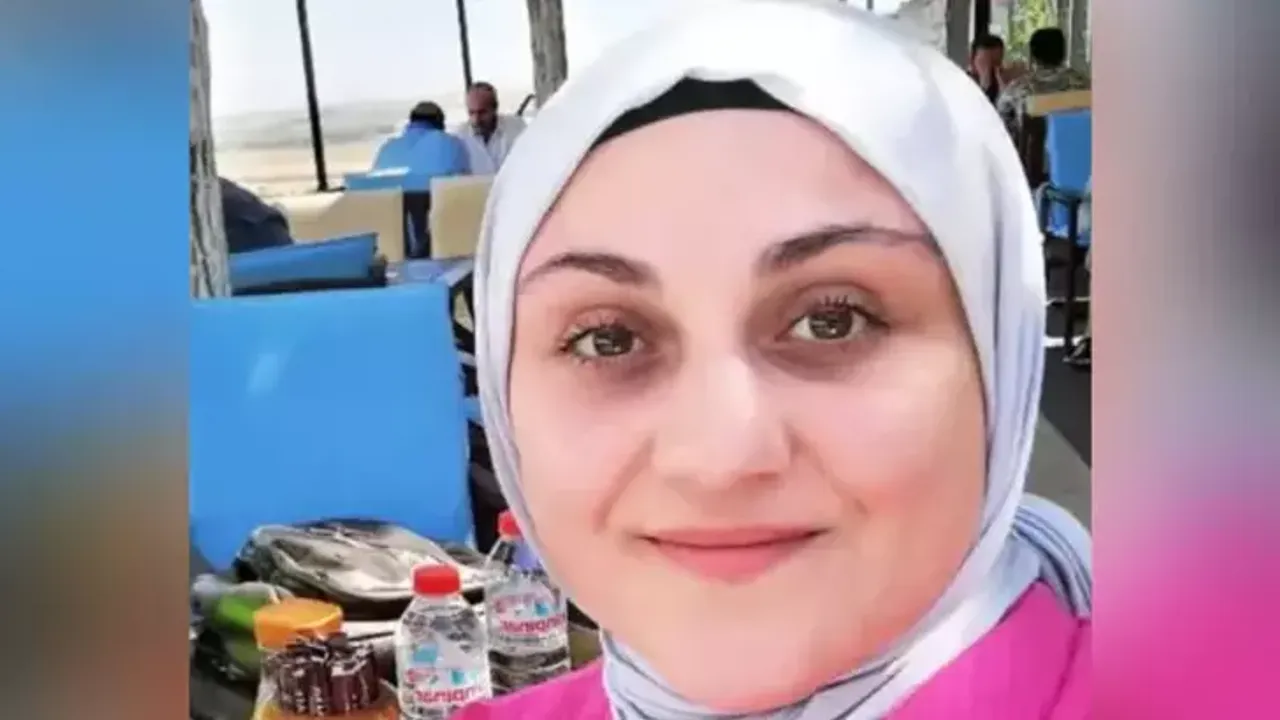 TIR ile otomobil çarpıştı; hemşire Sümeyye öldü