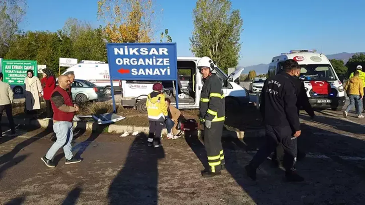 İşçi servis minibüsleri çarpıştı: 10 yaralı