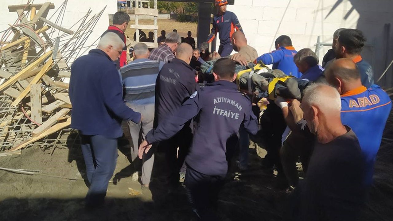 Cami kubbesi çöktü: 5 yaralı