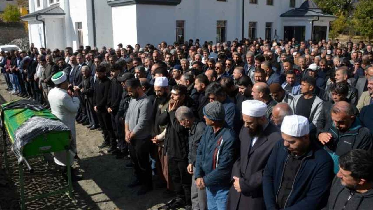 Almanya’da patlamada ölen kadın, Kahramanmaraş’ta toprağa verildi