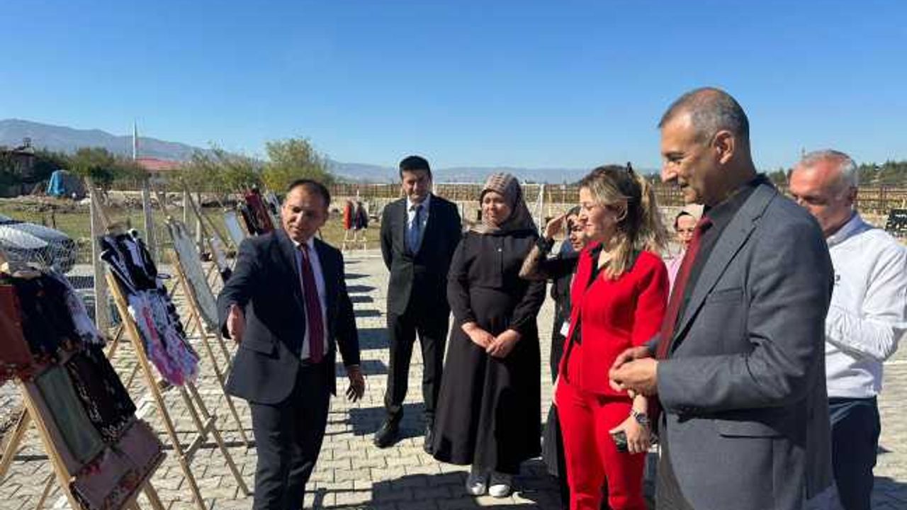 Kahramanmaraş’ta “Culde ve Bizle Elimizden Gelen Divaller” Sergisi