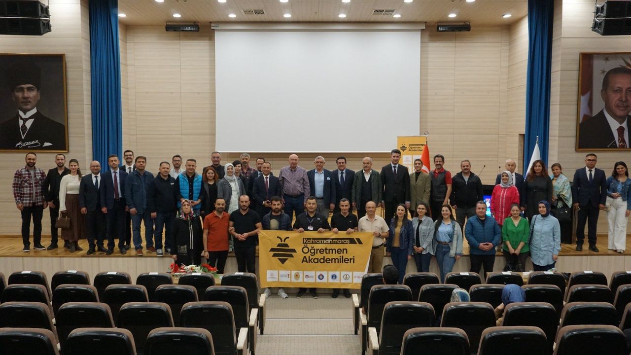 TRT Sanatçıları Kahramanmaraş’ta Türkülerle Sahnedeydi