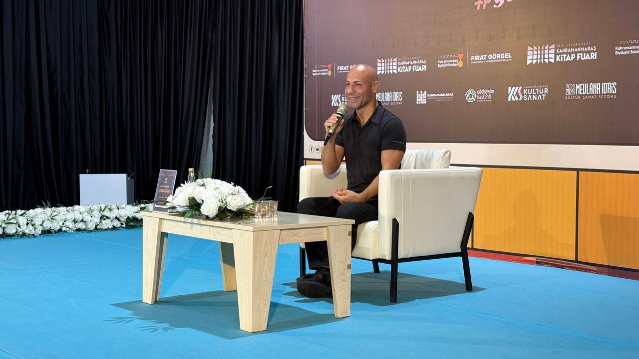 Kahraman Tazeoğlu, KAFUM’da Okurlarıyla Bir Araya Geldi