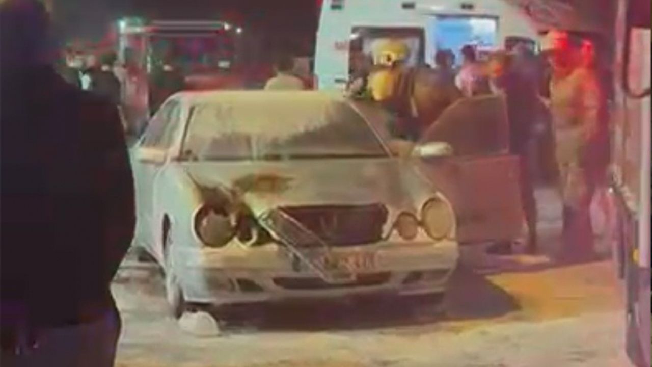 Eşiyle kavga etti, otomobiliyle birlikte kendini ateşe verdi