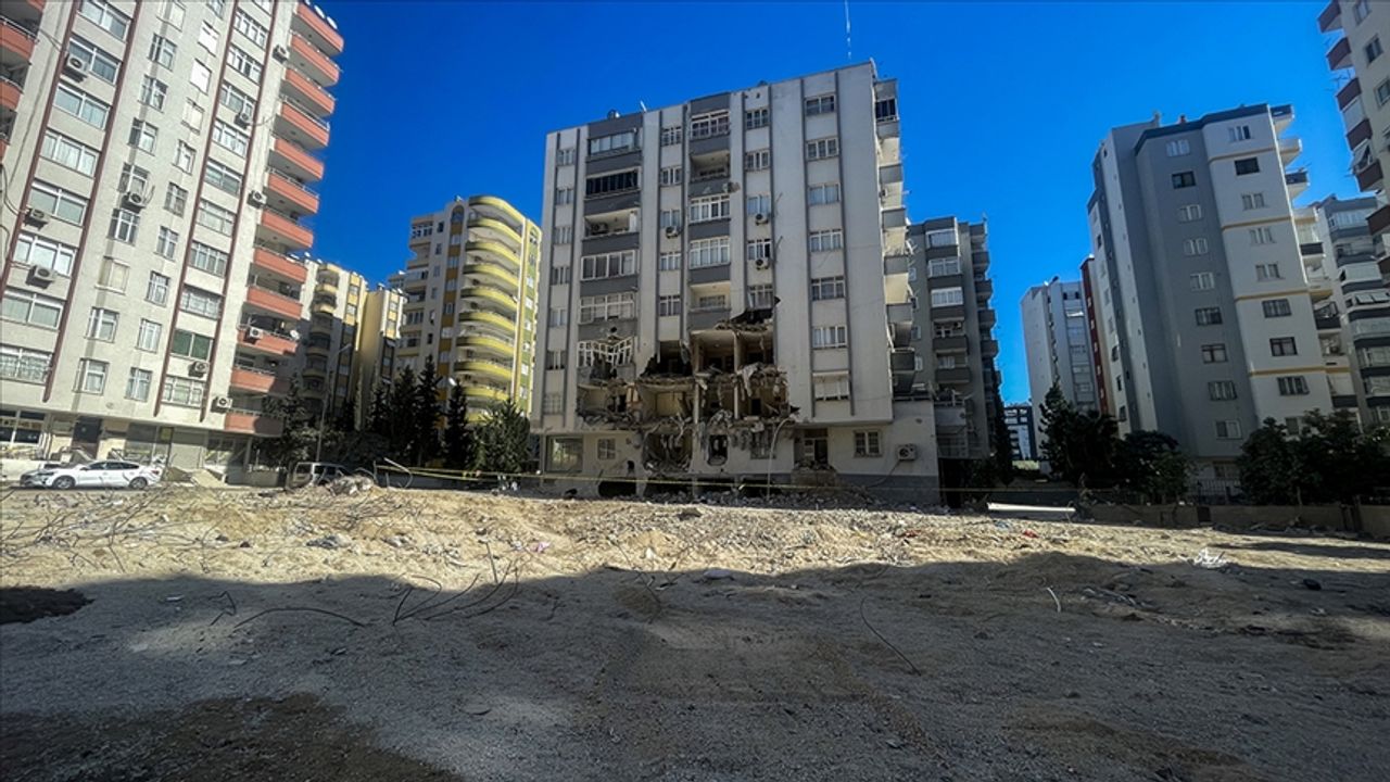 Yıkılan apartmanın müteahhidine 865 yıl hapis