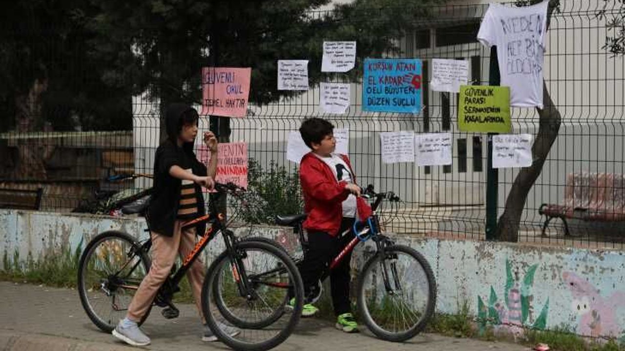 Nöbetçi öğretmen diğer öğrencileri kurtarmak için 'yere yatın' diye bağırmış