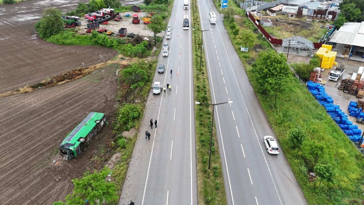 Tur otobüsü devrildi: 46 yaralı