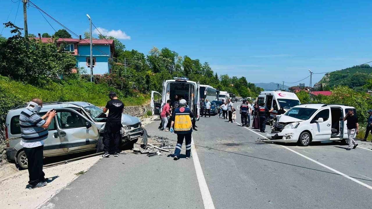 3 aracın karıştığı trafik kazası: 7 yaralı