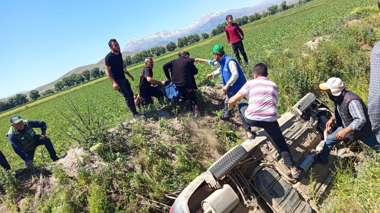 Elbistan’da Otomobil Kanala Uçtu: 4 Kişi Yaralandı