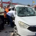 Düğüne gidenleri taşıyan otomobil ile çekici çarpıştı; 3 ölü, 2 yaralı