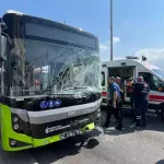 Kavşakta belediye otobüsü ile kamyonet çarpıştı; 1’i çocuk, 5 yaralı