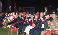 EDİRNE - "Kamyon üzerinde oynanan" tiyatro oyunu çocuk izleyicilerin ilgisini çekti