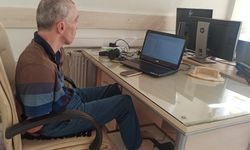 Spastik Engelli Ayak Parmaklarıyla Web Tasarımı Yapıyor